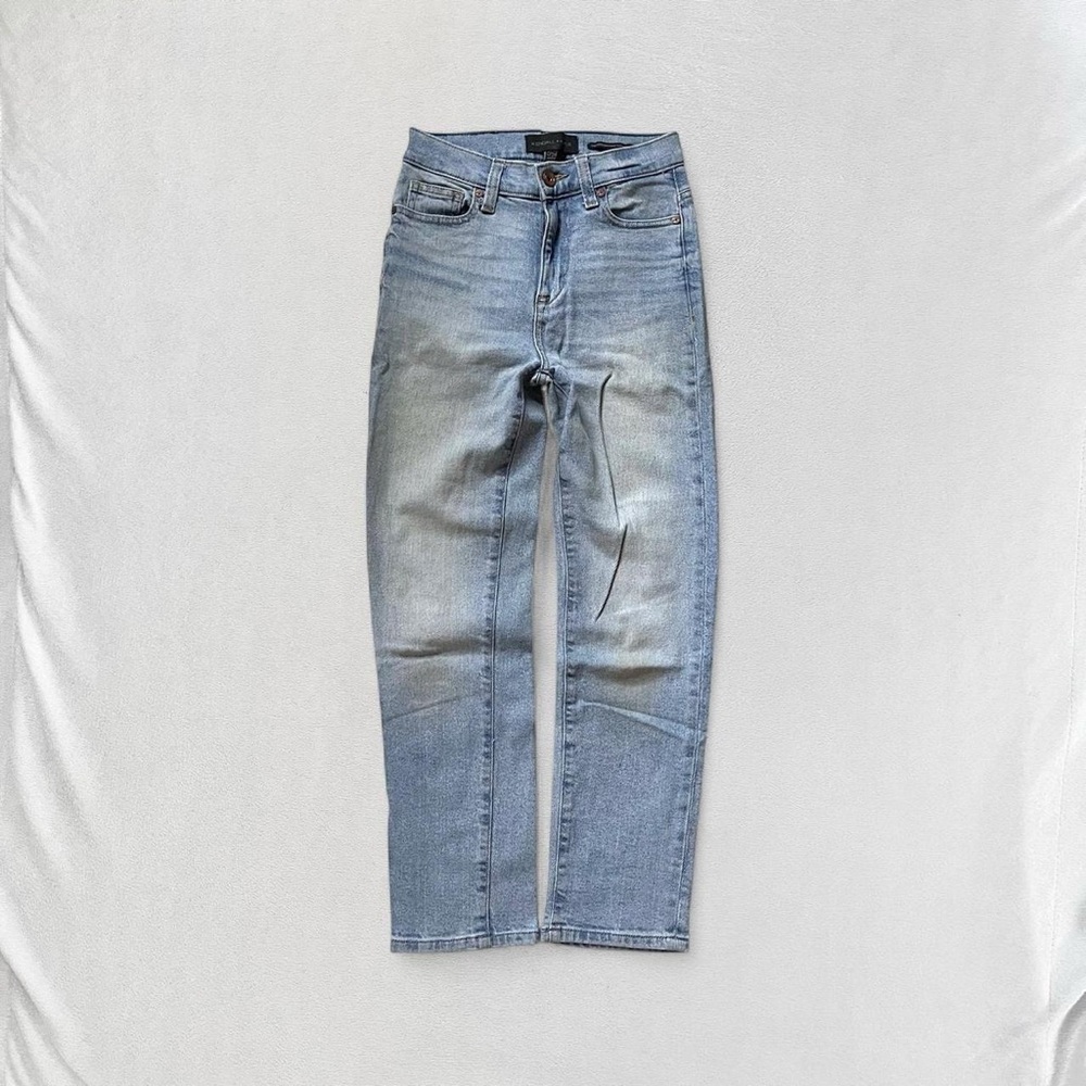 Kendall Kylie Icon High-Waisted Rise Straight Light Blue Mom Jeans, Women’s 24”
